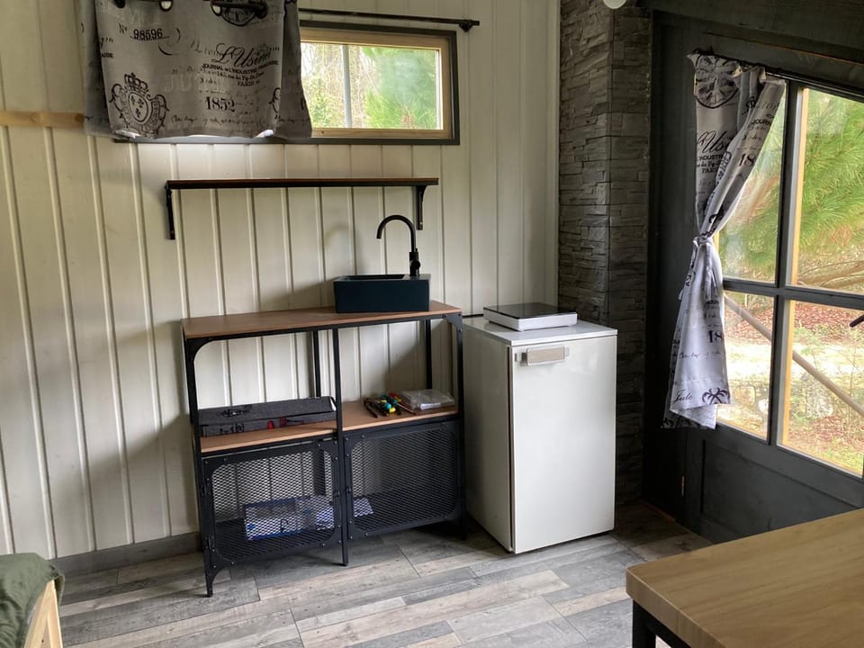 Kitchen or kitchenette