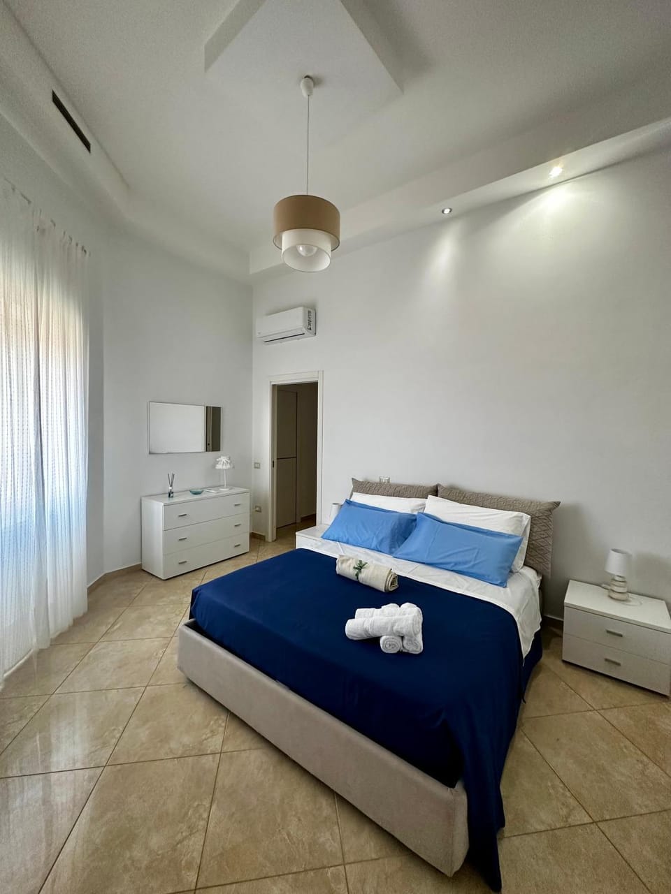 Bed, Photo of the whole room, Bedroom, air conditioner