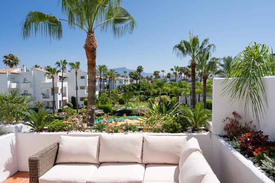Garden, View (from property/room), Balcony/Terrace, Living room, Seating area, Garden view
