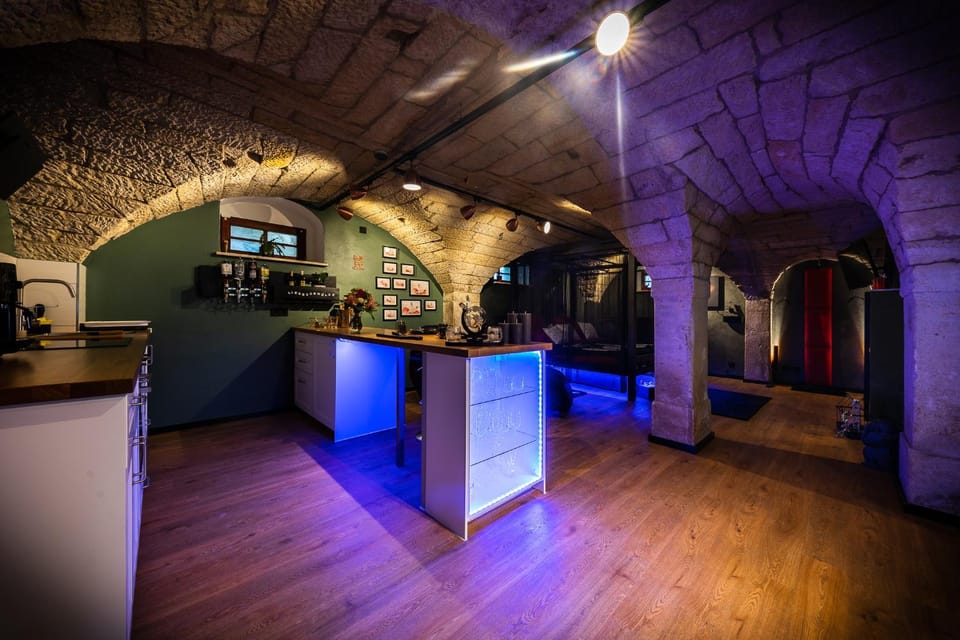 Kitchen or kitchenette, Lounge or bar, oven, acessibility