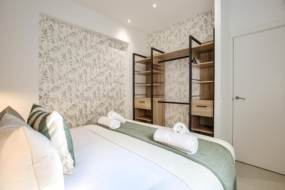Bed, Photo of the whole room, wardrobe