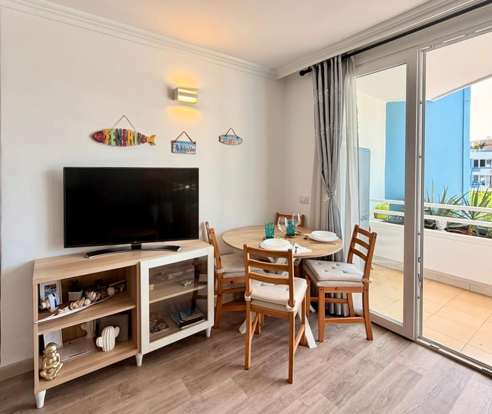 Estrella - Pool View Apartment in Golf del Sur, 3 Pools, Free Parking & Workspace Apartment in Abona