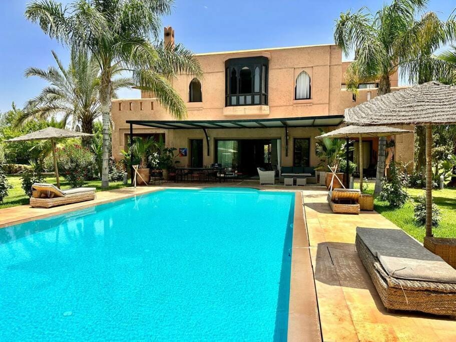 Property building, Day, Garden, Garden view, Pool view, Swimming pool
