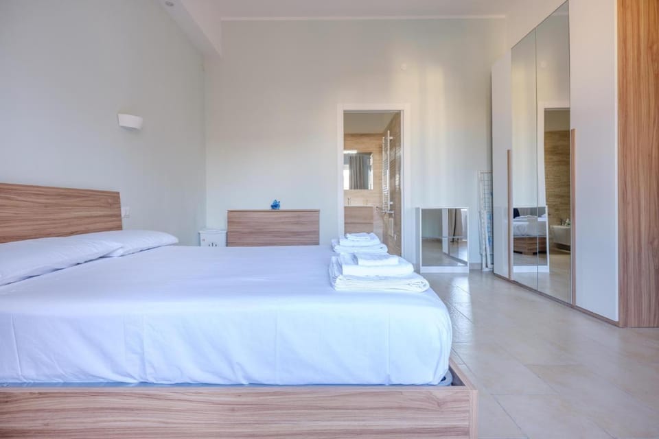 Bed, Photo of the whole room, Bedroom, towels, wardrobe