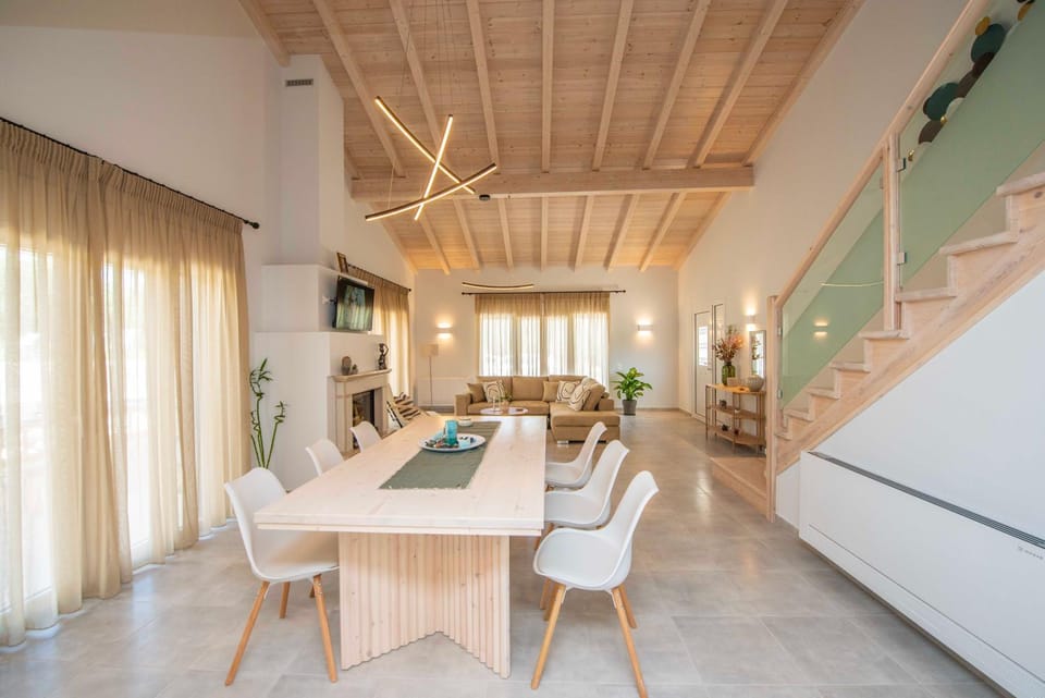 TV and multimedia, Living room, Seating area, Dining area