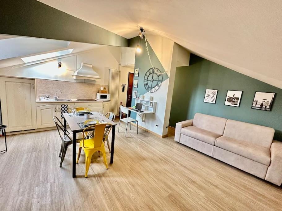 63 passi dal lago by Revenue House Apartment in Como