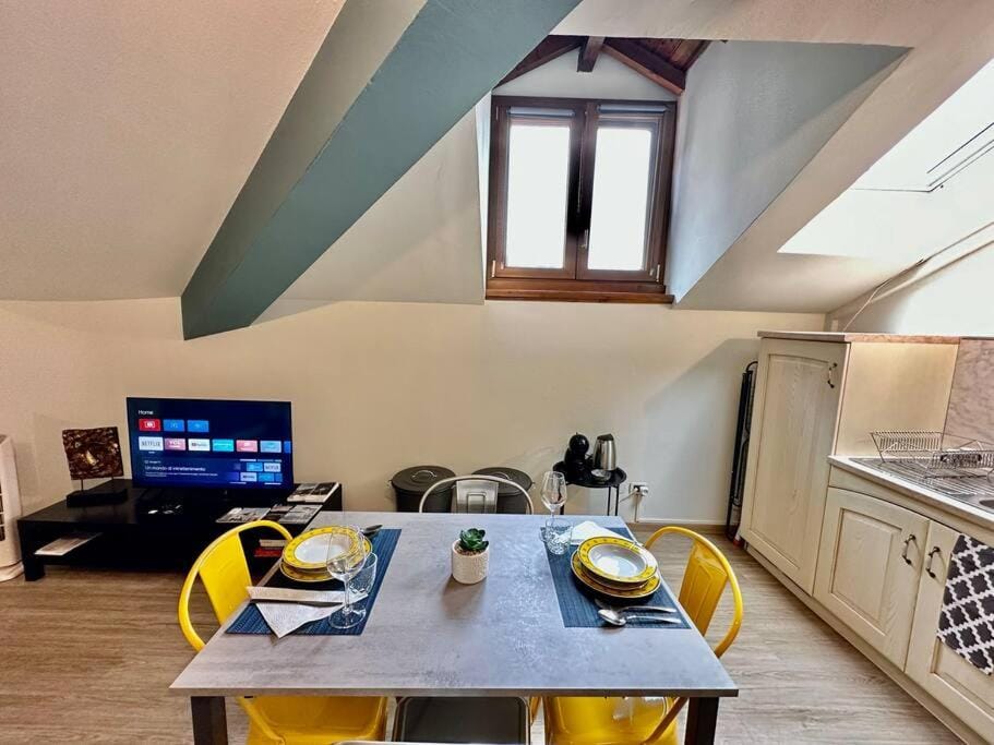 63 passi dal lago by Revenue House Apartment in Como
