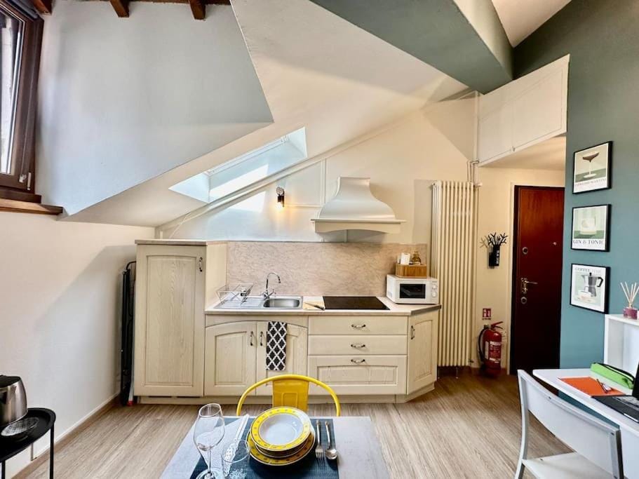 63 passi dal lago by Revenue House Apartment in Como