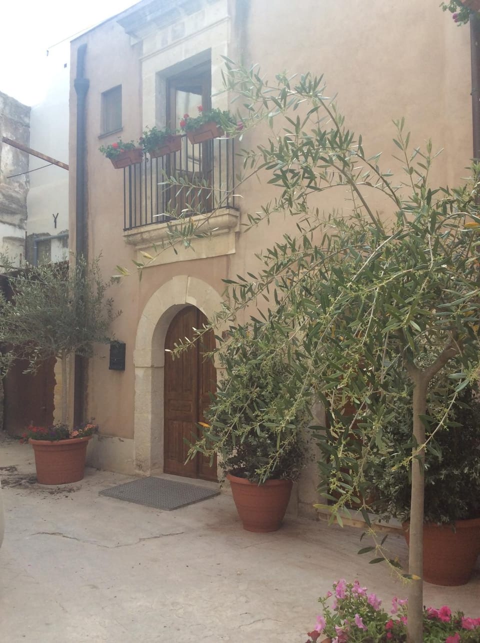 Property building, Facade/entrance