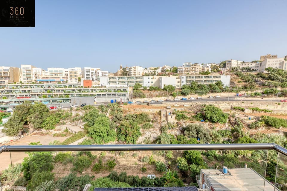 Property building, Day, Neighbourhood, Natural landscape, Bird's eye view, City view, Street view, Location