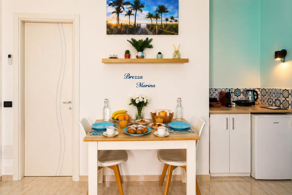 Coffee/tea facilities, Food and drinks, minibar, stove