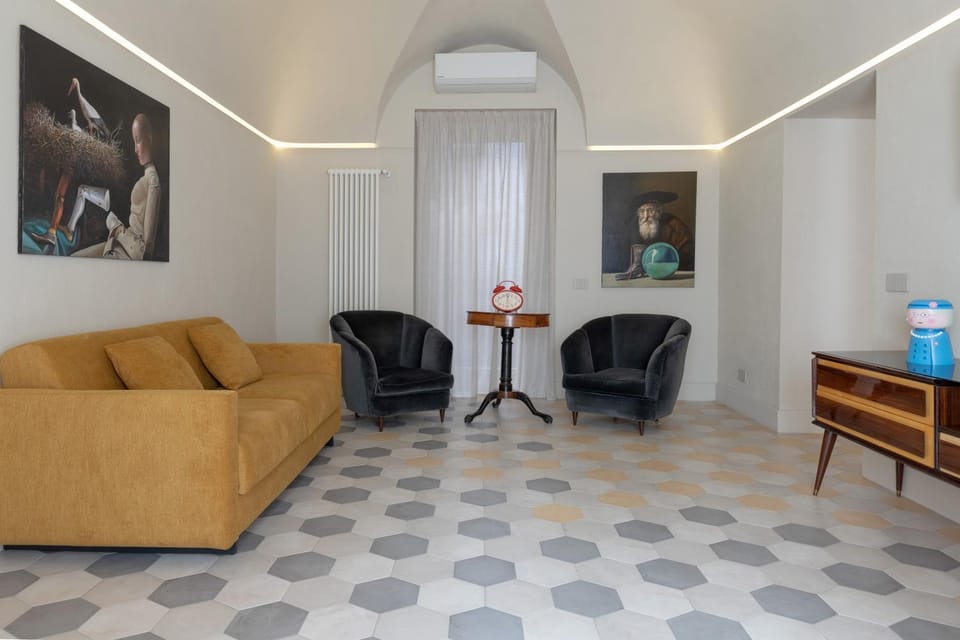 Living room, Seating area, air conditioner
