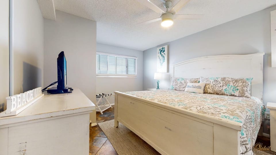 Beachfront - Beach Chairs Included! - FLPCB53 House in Upper Grand Lagoon