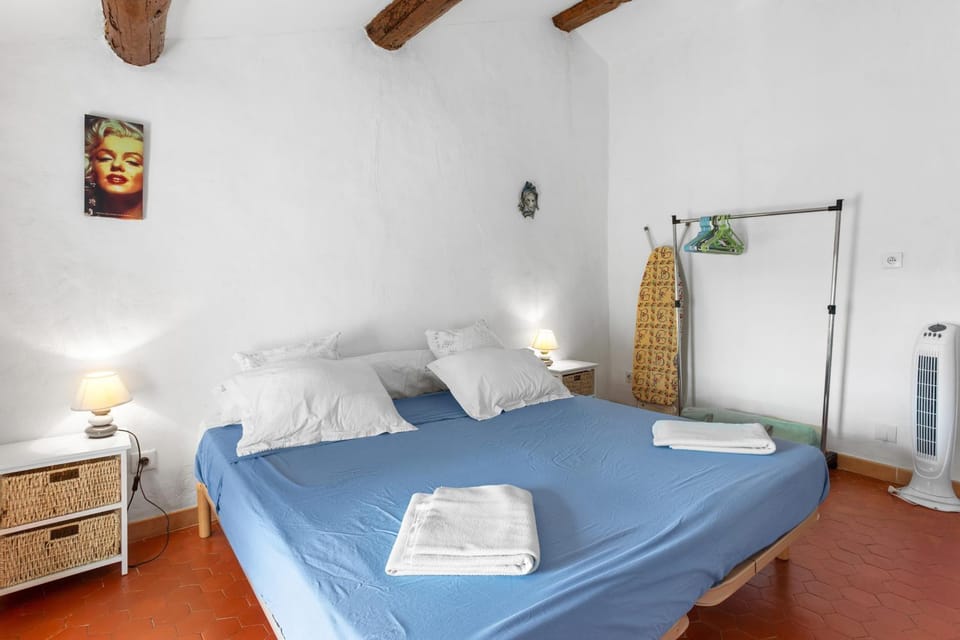 Living room, Bedroom