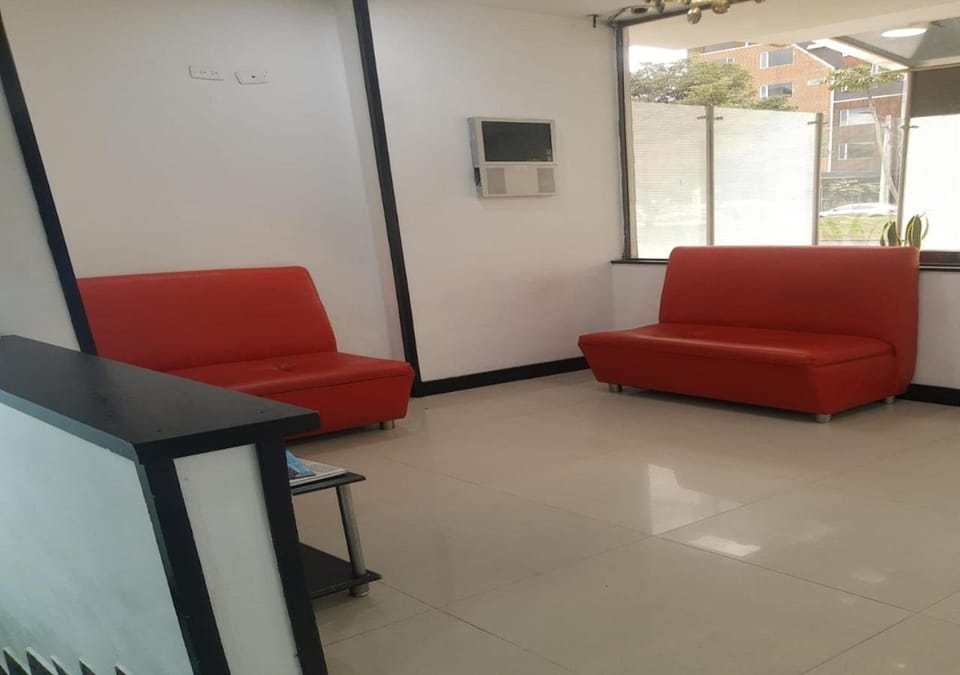 Seating area, Area and facilities