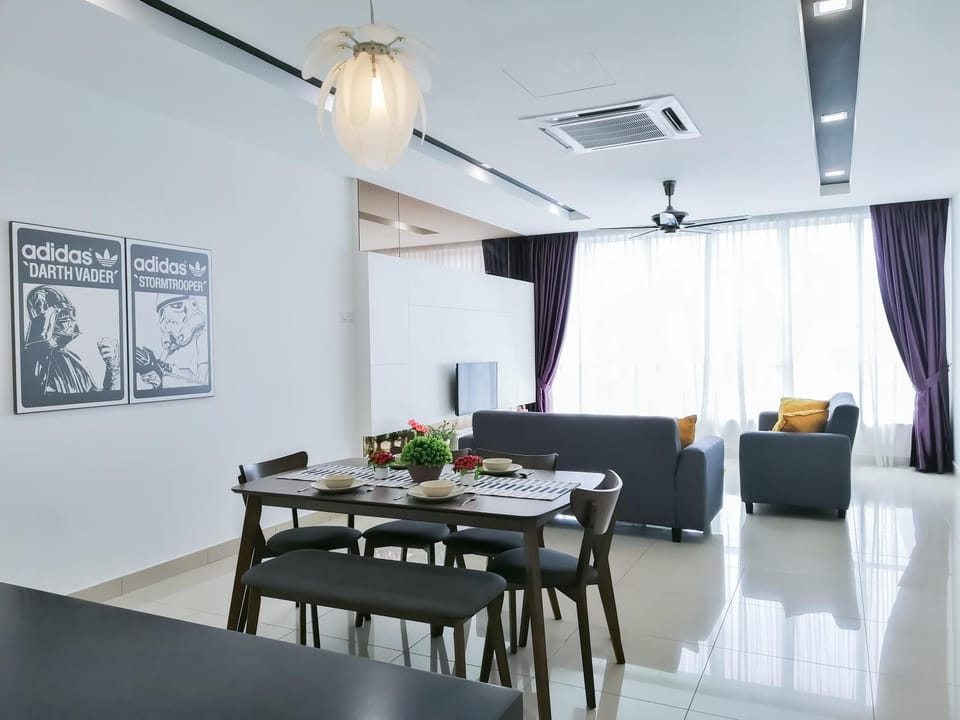 TV and multimedia, Living room, Seating area, Dining area, fireplace, air conditioner