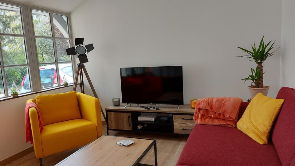 Communal lounge/ TV room, TV and multimedia, Seating area, Evening entertainment