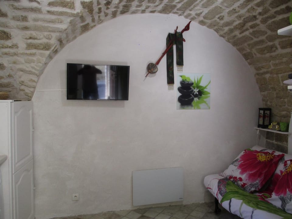 Bed, Photo of the whole room, Bedroom, internet