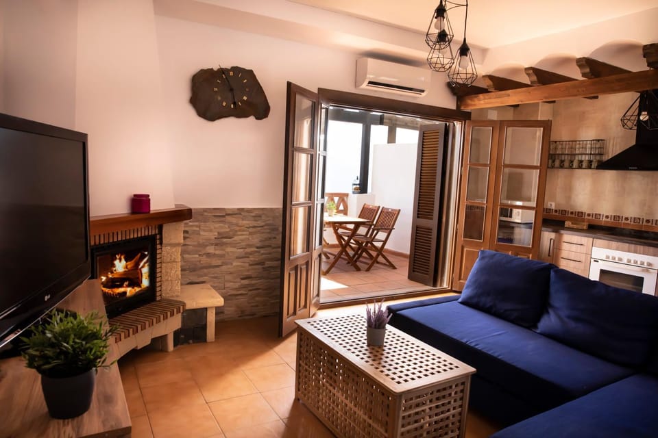Communal lounge/ TV room, TV and multimedia, Seating area