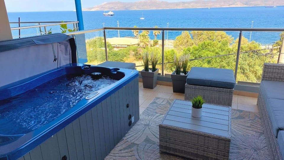 Natural landscape, Hot Tub, Balcony/Terrace, Sea view