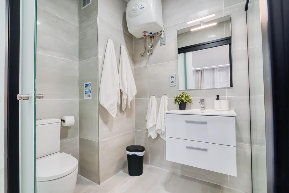 Shower, Bathroom, towels