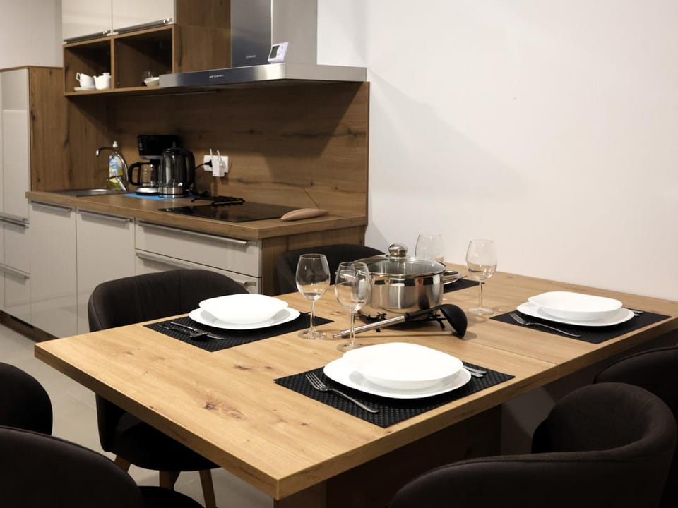 Dining area, kitchen