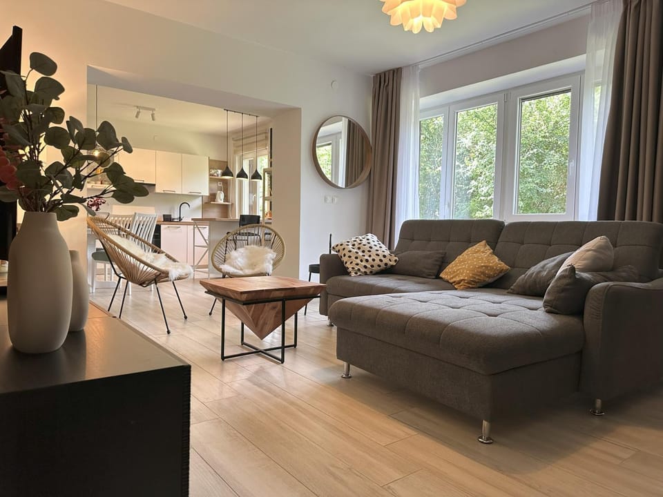 View (from property/room), View (from property/room), Living room, Seating area, Dining area