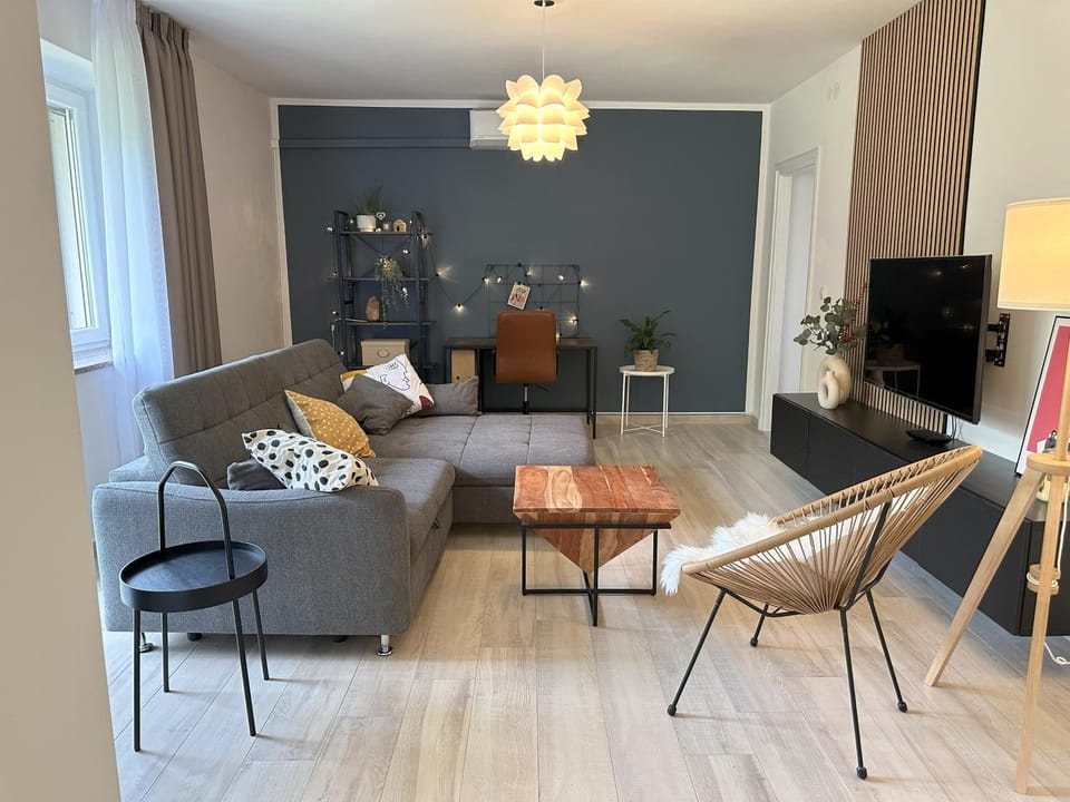 TV and multimedia, Living room, Seating area