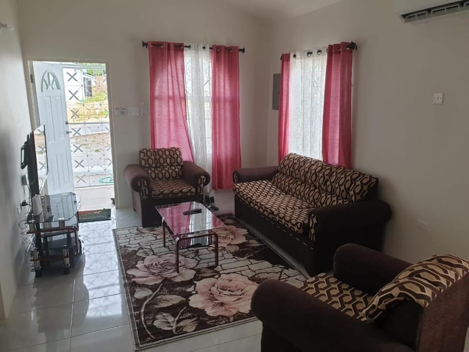 CrearyStays House in St. Ann Parish