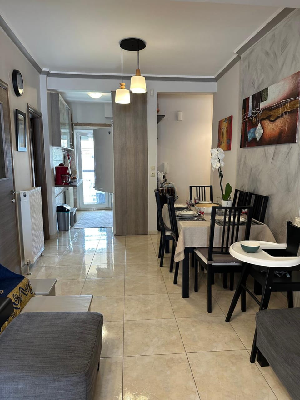 Photo of the whole room, Dining area