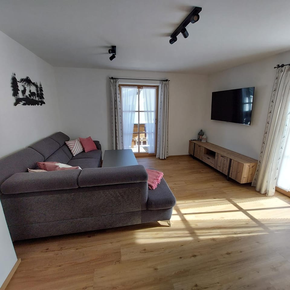 Communal lounge/ TV room, Balcony/Terrace, Living room