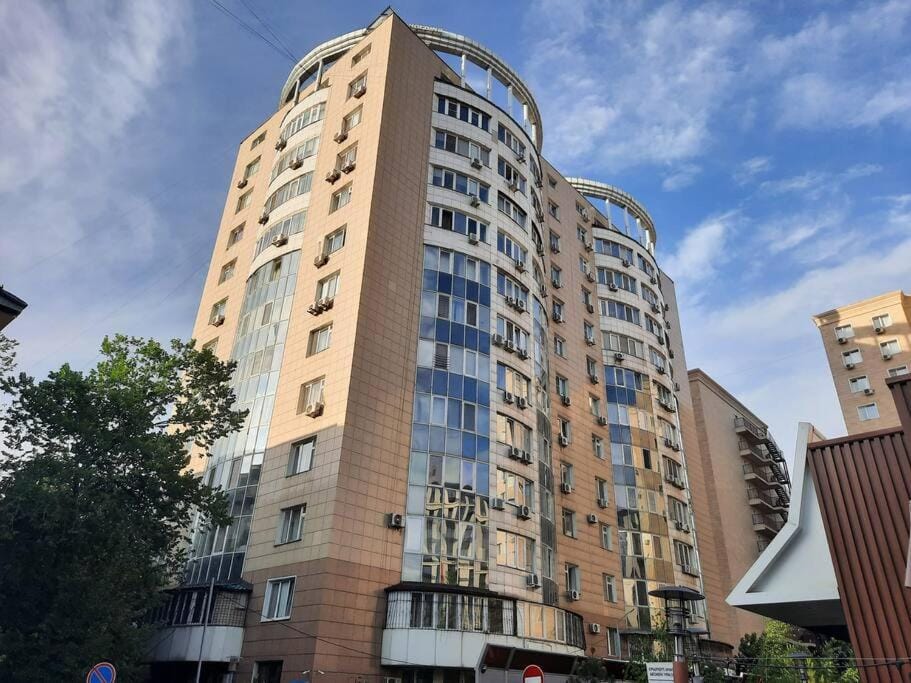 Property building, Day, Location
