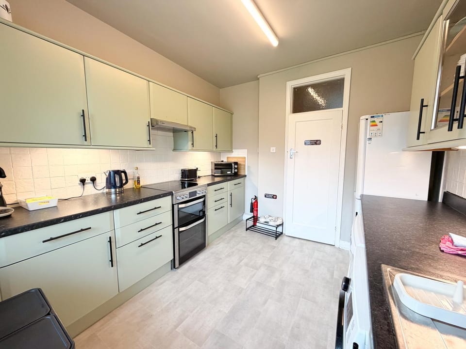 2 Bed Flat - short walk from Brent Cross Station Apartment in London