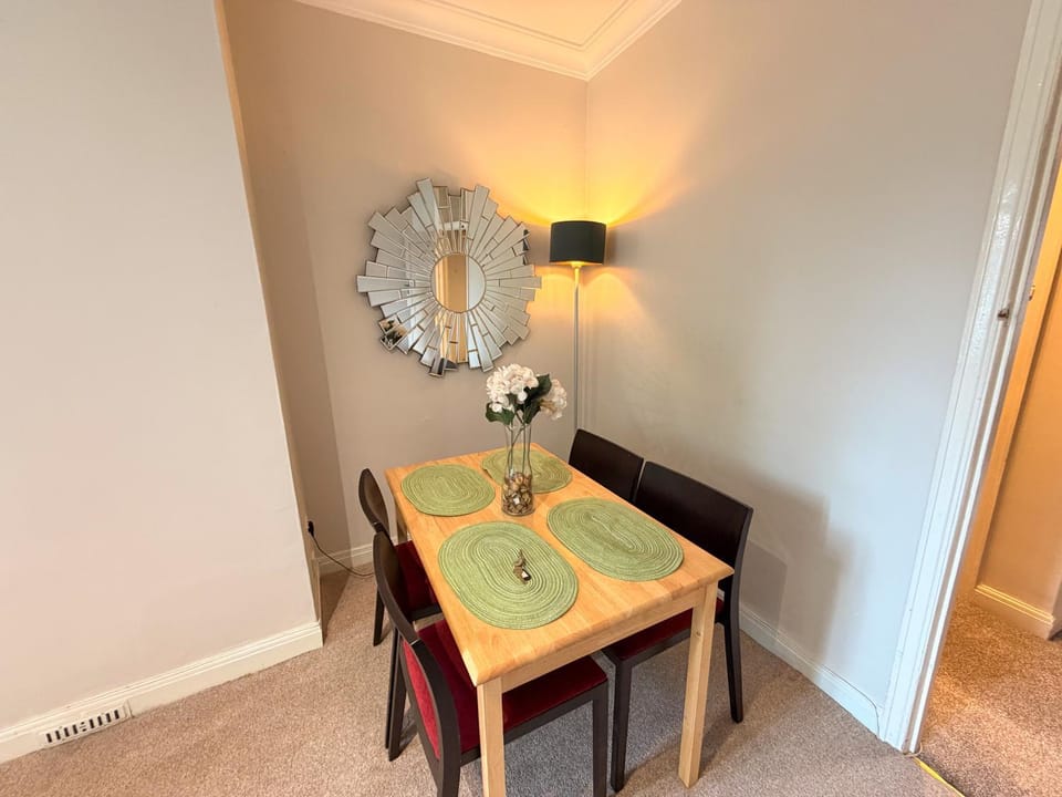 2 Bed Flat - short walk from Brent Cross Station Apartment in London