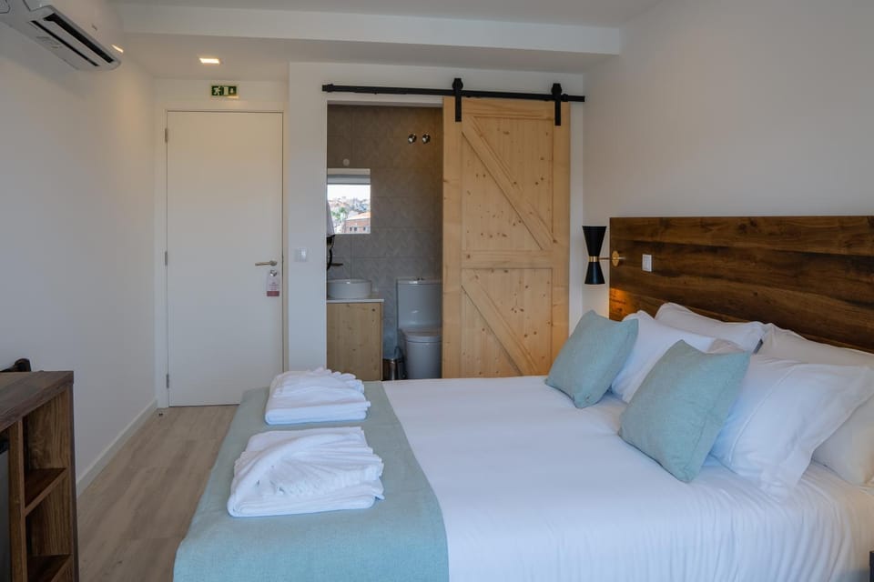 Bed, Photo of the whole room, Bedroom, towels, wardrobe, air conditioner