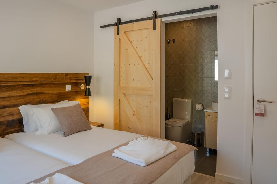 Bed, Bathroom, Photo of the whole room, Bedroom, towels, wardrobe