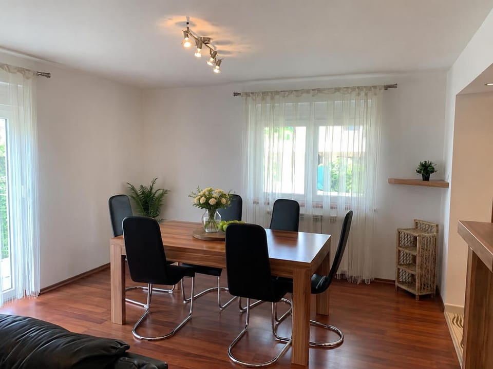 Living room, Seating area, Dining area