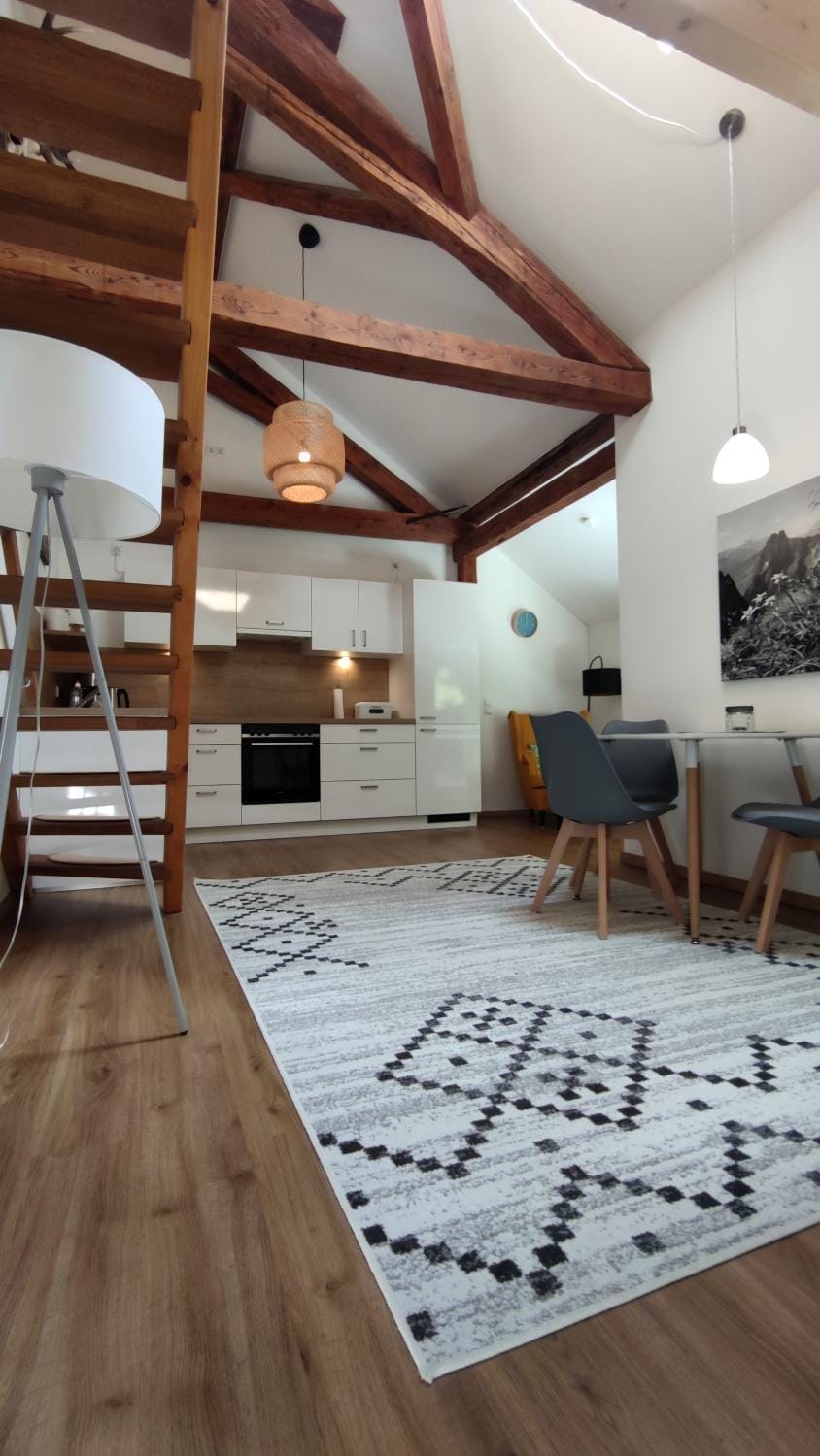 Kitchen or kitchenette, Seating area