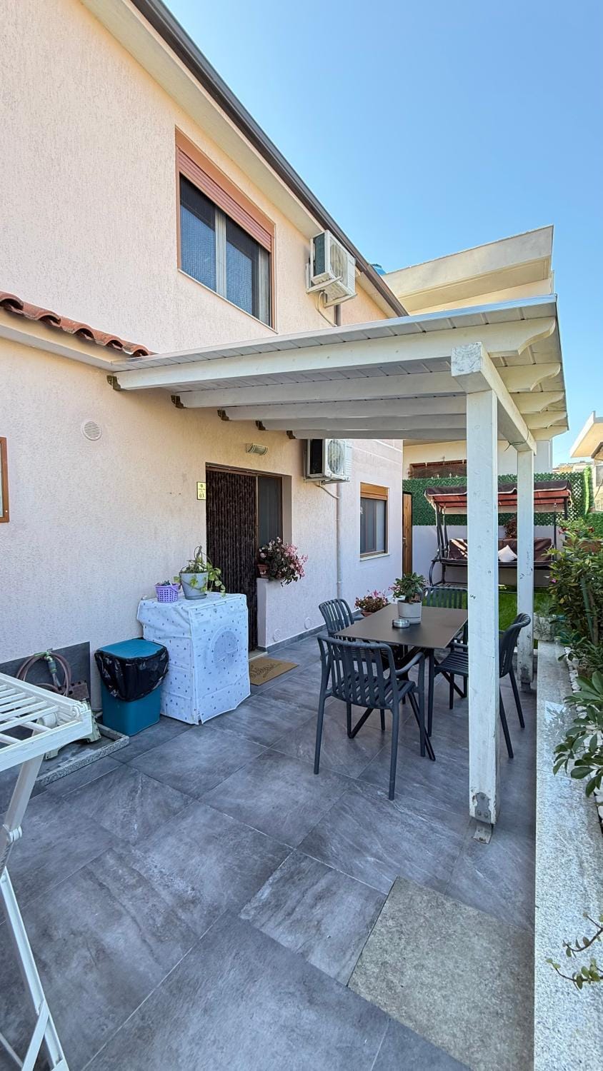 Patio, View (from property/room), Seating area, washing machine