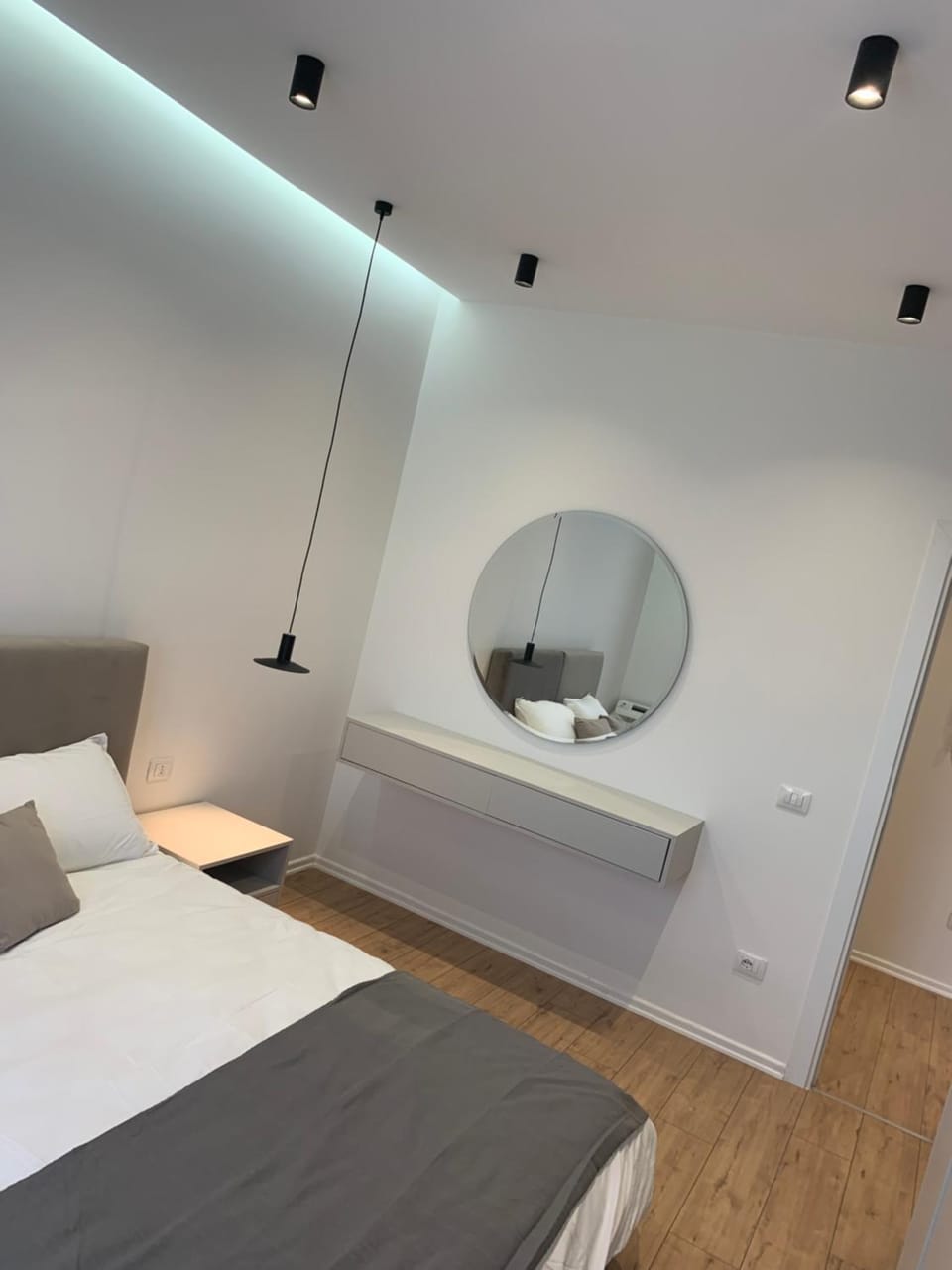 Photo of the whole room, Bedroom