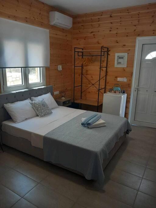 Divine Studios Elafonisos A2 Apartment in Islands