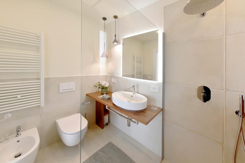 Shower, Toilet, Bathroom, bidet, towels