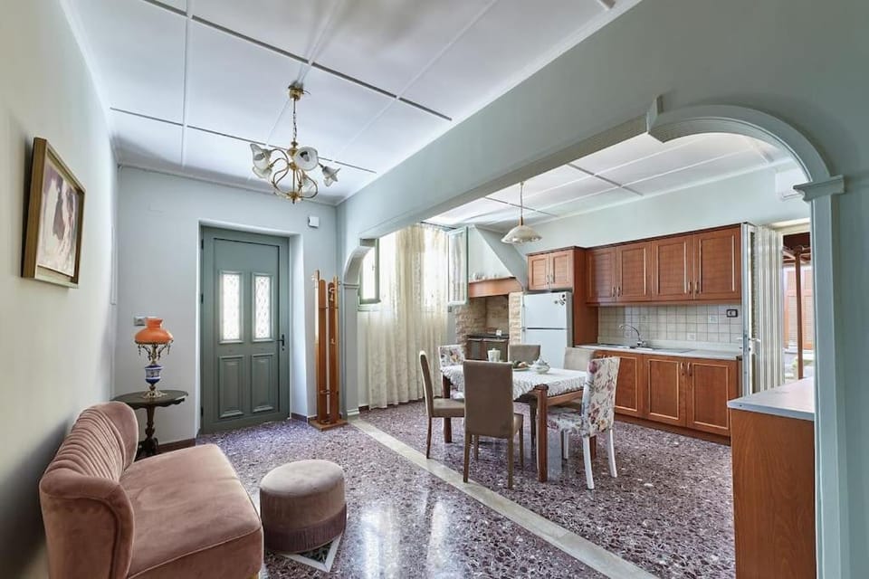 Kitchen or kitchenette, Living room, Seating area, Dining area, pet friendly