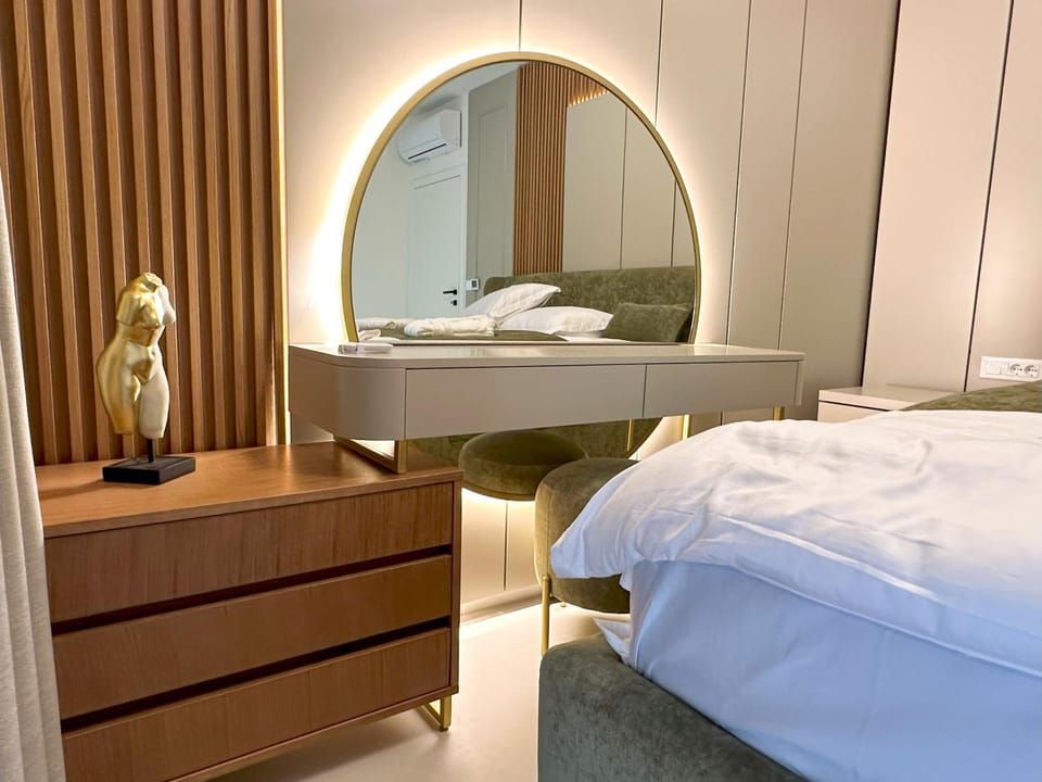 Bedroom, hair dresser