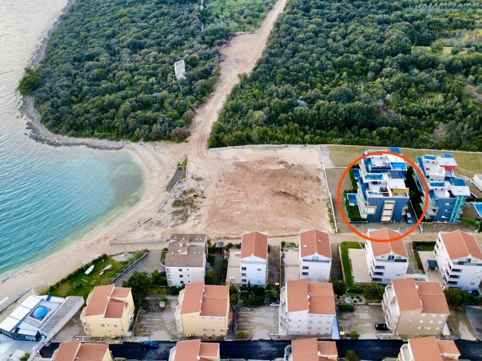 Property building, Bird's eye view, Beach