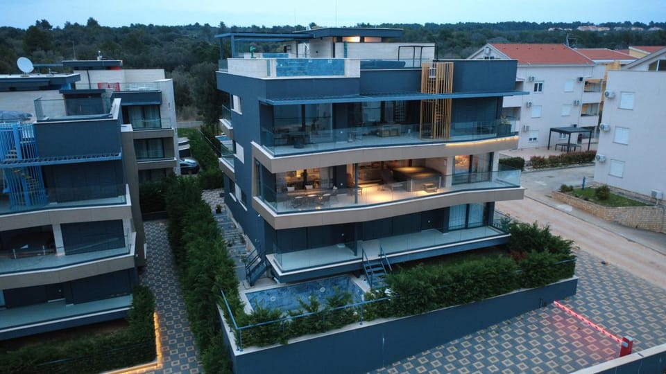 Property building, Balcony/Terrace