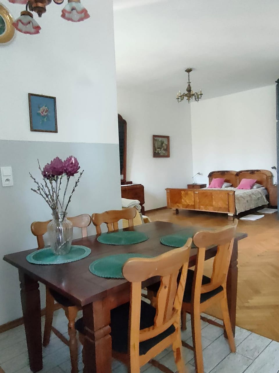 Photo of the whole room, Seating area, Dining area