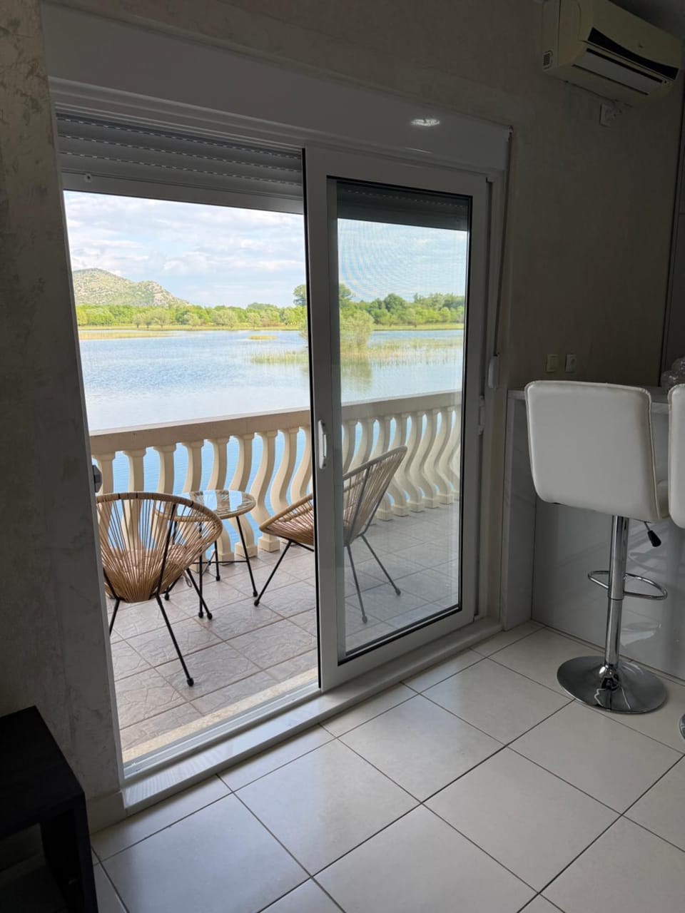 Natural landscape, View (from property/room), Balcony/Terrace, Lake view, River view