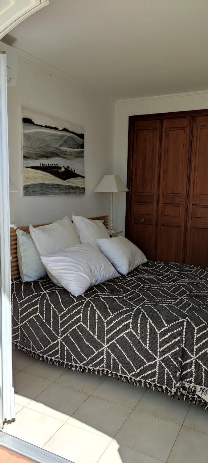 Photo of the whole room, Bedroom, Internal: Not applicable to any particular room