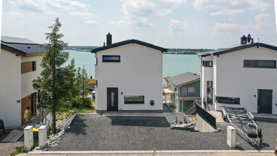 Property building, Day, Neighbourhood, Natural landscape, Street view